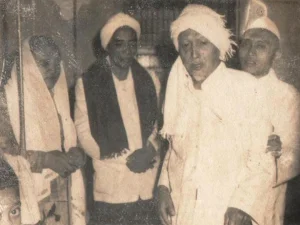Karomah KH. Ahmad Qusyairi Pasuruan yang Berhentikan Kereta Listrik