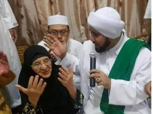 Ini Amalan Syarifah Hubabah Annisa binti Yusuf Al-Haddad Agar Panjang Umur