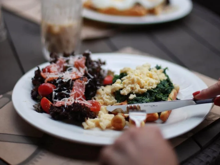 Benarkah Menambahkan Ar-Rahmaan dan Ar-Rahiim dalam Bertasmiyah Sebelum Makan, Bid’ah?