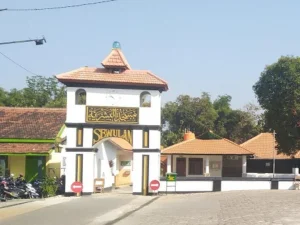 Keberadaan Makam Ulama dan Arsitektur Masjid Kuno di Ponorogo dan Madiun