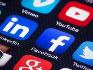 Kiai yang Tersandera Media Sosial