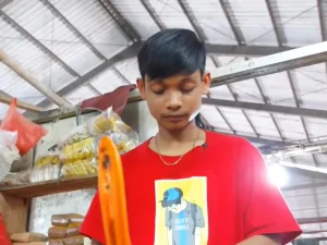 Sukri, Penjual Bumbu Sukses di Usia Muda