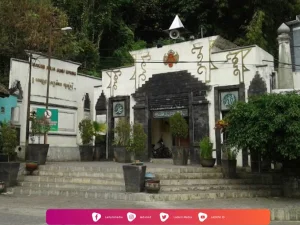 Ziarah Makam KH. Dalhar Watucongol, Wali Hakekat dari Magelang