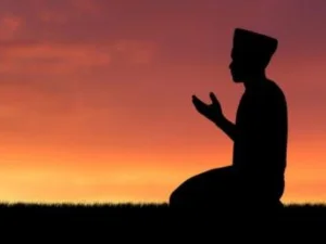 10 Adab dalam Berdoa Menurut Imam Ghazali