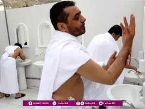 Hukum Bersuci Menggunakan Air Zamzam