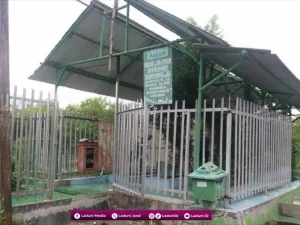 Ziarah di Makam KH. M. Cholil Bisri, Mutiara dari Rembang