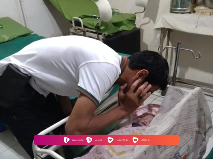 Hukum Mengadzani Bayi Menurut Empat Madzhab