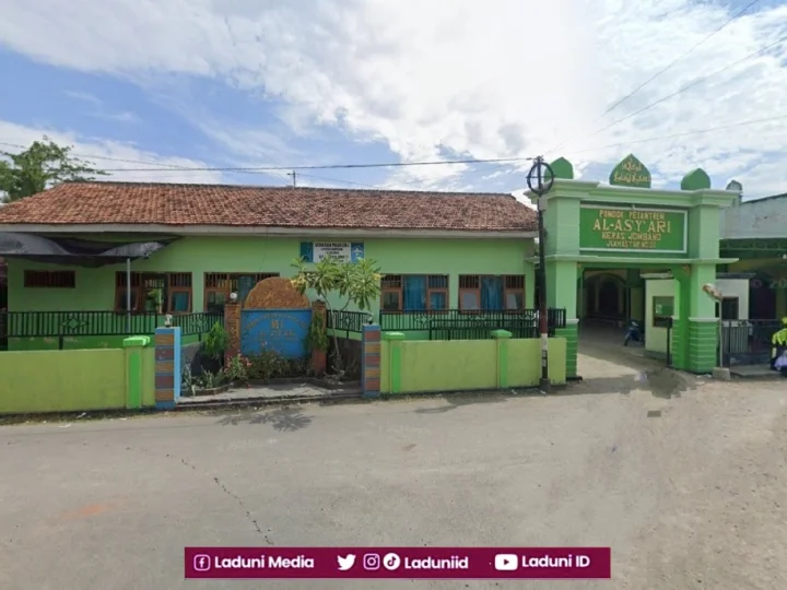 Ziarah di Makam KH. Muhammad Yusuf Hasyim, Sang Jenderal Sejati dari Pesantren
