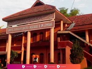 Ziarah di Makam KH. Musta'in Romly, Ulama Visioner dari Jombang