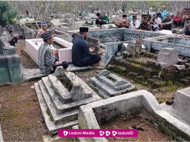Susunan Bacaan Tahlil, Doa untuk Arwah Lengkap, dan Terjemahannya