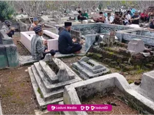 Susunan Bacaan Tahlil, Doa untuk Arwah Lengkap, dan Terjemahannya