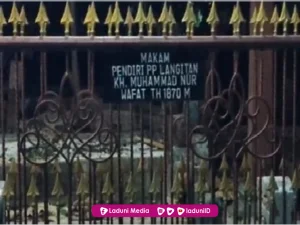 Biografi KH. Muhammad Nur (Pendiri Pondok Pesantren Langitan Tuban)