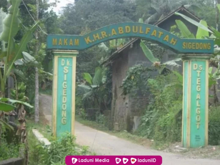 Ziarah di Makam KH.R Abdul Fattah Sigedong, Syaikhul Akbar di Tanah Jawa