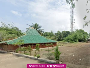Ziarah di Makam KH. Muhammad Ridwan Sururi, Kyai Iket dari Kedungbanteng