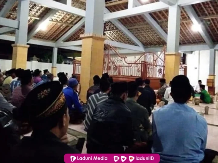 Ziarah di Makam KH. Khozin Bendo (KH. Muhajir), Muassis Pesantren Bendo Kediri