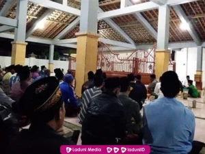 Ziarah di Makam KH. Khozin Bendo (KH. Muhajir), Muassis Pesantren Bendo Kediri