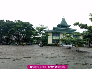 Ziarah di Makam KH. Maftuh Bahtsul Birri, Sang Pendekar Al-Qur'an Lirboyo