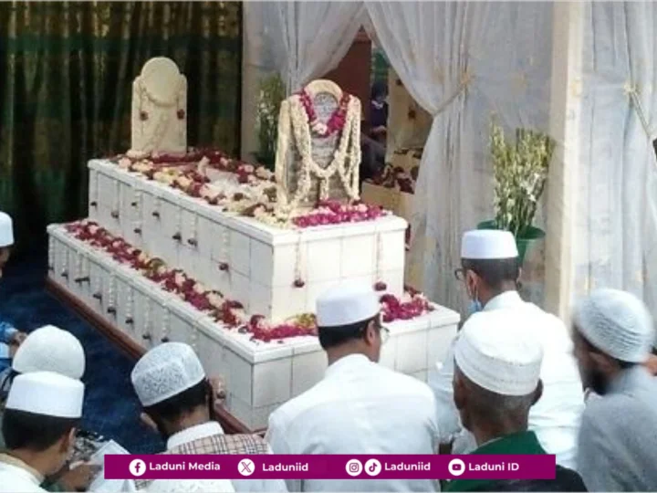 Talqin Dzikir Jalalah dari Habib Abu Bakar As-Segaf sebagai Perantara Meraih Husnul Khotimah