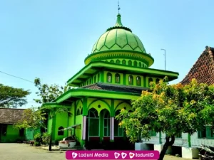 Ziarah di Makam KH. Hamdani, Muassis Pesantren Al-Hamdaniyah Sidoarjo