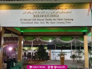 Ziarah di Makam KH. Ahmad Shodiq, Mursyid Tarekat Qadiriyah Wa Naqsabandiyah Lampung