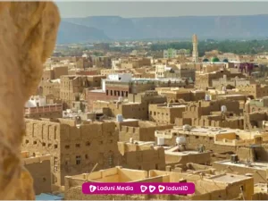 Lirik Qosidah Man Ana Latin, Arab, dan Artinya
