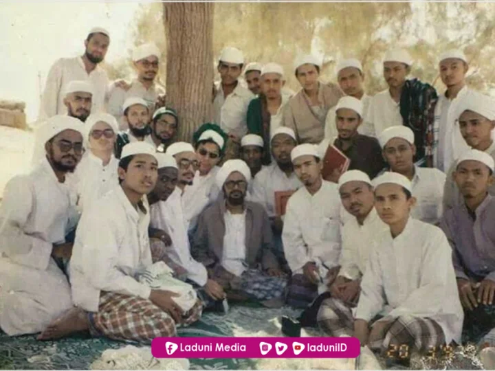 Murid-Murid Angkatan Pertama Habib Umar bin Hafidz di Darul Musthofa Hadramaut
