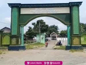 Ziarah di Makam KH. Humaidullah Irfan, Pengasuh ke-3 Pesantren Apik Kaliwungu, Kendal