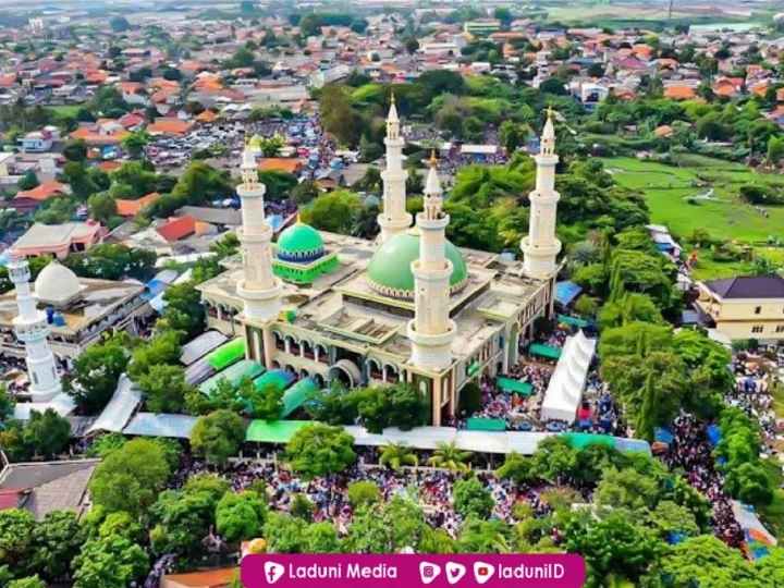 Ziarah di Makam Abuya Ahmad Dimyati Cilongok, Muasis Pesantren Istiqlaliyah Banten