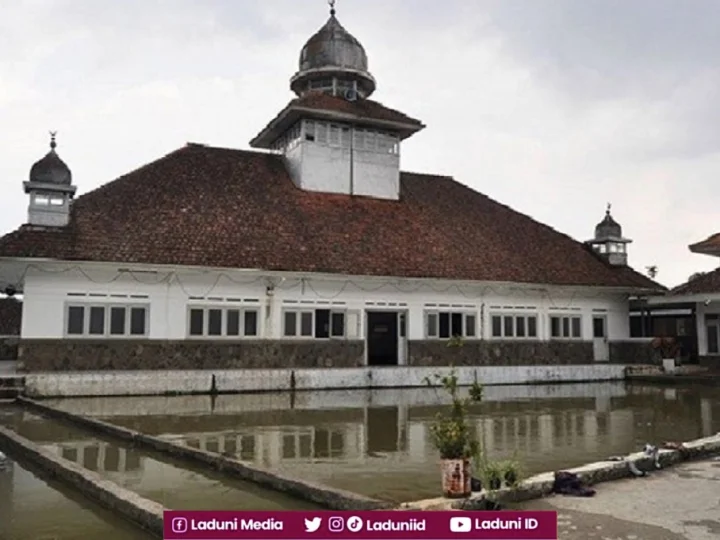 Ziarah di Makam KH. M. Dimyati, Masyayikh Pesantren Sukamiskin