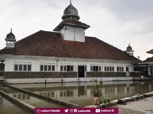 Ziarah di Makam KH. M. Dimyati, Masyayikh Pesantren Sukamiskin
