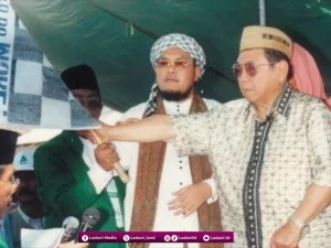 Cara Gus Dur Meredam Ekspresi Cinta yang Berlebihan dari Para Pengikutnya