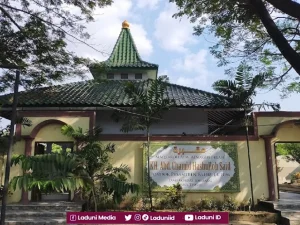 Ziarah di Makam KH. Abdul Hamid Chasbullah, Pengasuh Pondok Pesantren Bahrul Ulum, Jombang