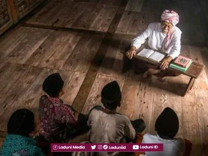 Secercah Simpati untuk Keikhlasan Ustadz Kampung