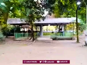 Ziarah di Makam KH. Manshur Anwar Paculgowang, Pengasuh Pesantren Tarbiyatunnasyi'in Jombang