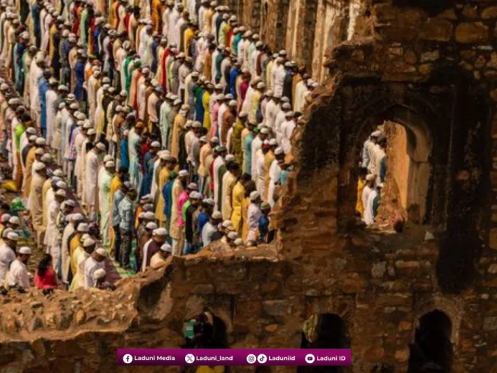 Teladan Mengiringi Ilmu dengan Adab