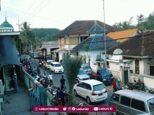 Ziarah di Makam KH. Khotib Umar, Pengasuh Pesantren Raudlatul Ulum Jember