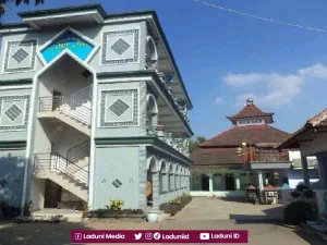 Ziarah di Makam KH. Istad Djanawi, Muasis Pesantren Miftahul Qulub Mojokerto