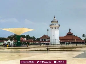 Ziarah di Makam Sultan Maulana Hasanuddin, Pendiri Kesultanan Banten