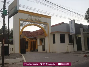 Ziarah di Makam KH. Tubagus Ahmad Hasuri Thohir, Pendiri Pesantren At-Thahiriyah, Kota Serang
