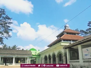 Ziarah di Makam KH. Muhsonudin, Pendiri Pesantren Mamba’ul Huda Kab. Magelang