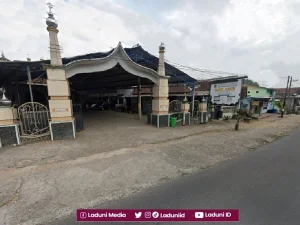 Ziarah di Makam KH. Syamsul Mu'in Cholid, Muasis Pesantren Darul Amien Banyuwangi