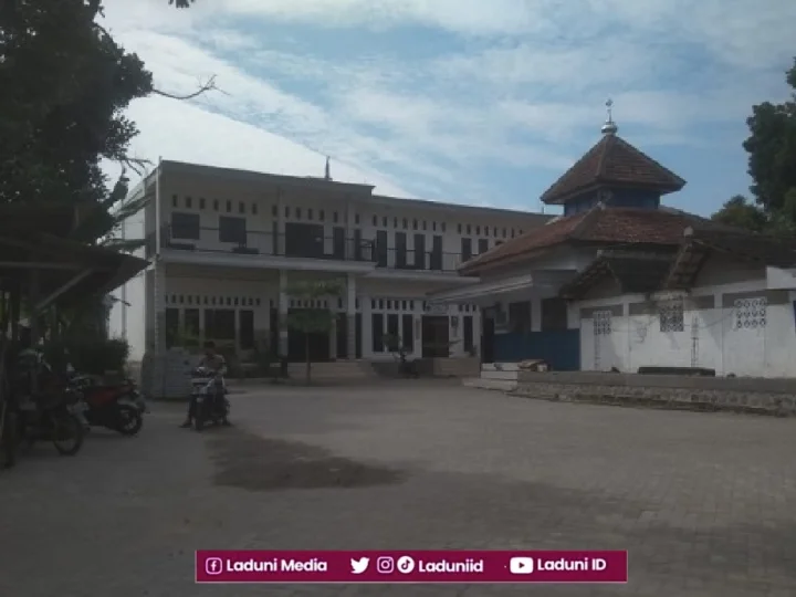 Ziarah di Makam KH. Shodiq Damanhuri, Muasis Pesantren APIS Sanan Gondang Blitar