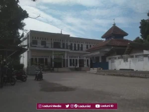 Ziarah di Makam KH. Shodiq Damanhuri, Muasis Pesantren APIS Sanan Gondang Blitar