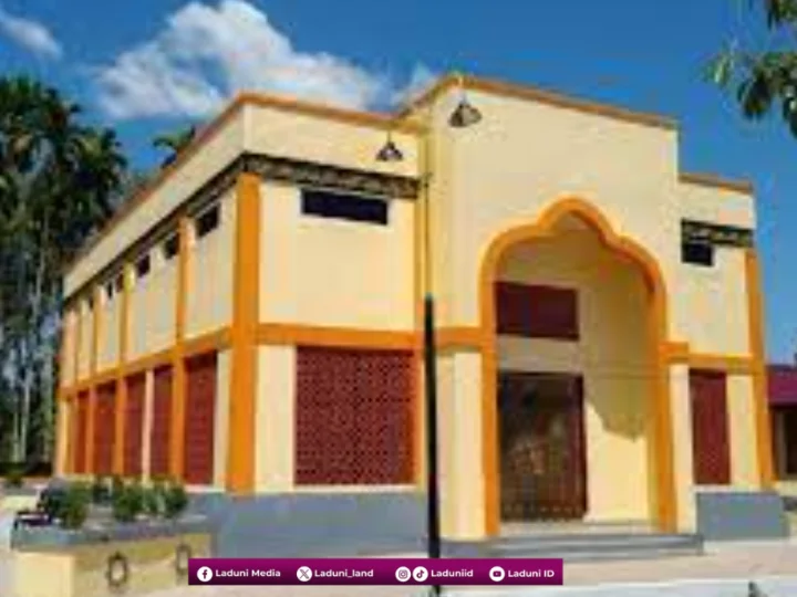 Wisata Religi di Makam Syekh Hamzah Fansuri