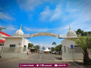Ziarah di Makam KH. Fattah, Pengasuh Pesantren Bahrul Maghfiroh Malang