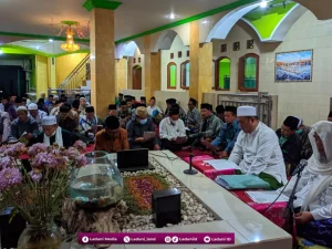 Ziarah di Makam KH. Syahmarie Syarief, Pendiri Pesantren Mislakhul Muta’alimin Warungpring, Pemalang