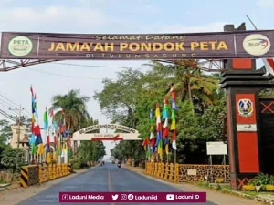 Ziarah di Makam KH. Mustaqim bin Husain, Mursyid Tarekat  Syadziliyah Tulungagung