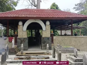 Ziarah di Makam Syekh Tolhah,  Mursyid Tarekat Qodiriyah wa Naqsybandiyah di Cirebon