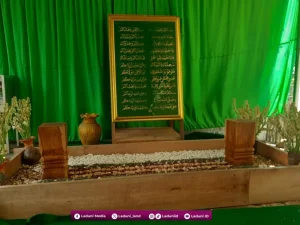 Ziarah di Makam KH. Drs. Muhammad Masroni, Pendiri Pesantren Sunan Gunung Jati Ba’alawy Gunungpati, Semarang