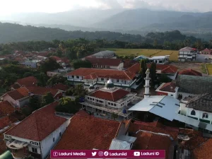 Ziarah di Makam KH. Ma’mun Bakri, Muassis Pesantren Qiroatussab'ah Kudang, Garut